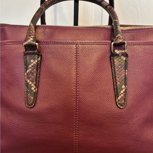 Coach Handbag F35887 Morgan
Satchel in Exotic Trim Leather Burgundy - Picture 3 of 9
